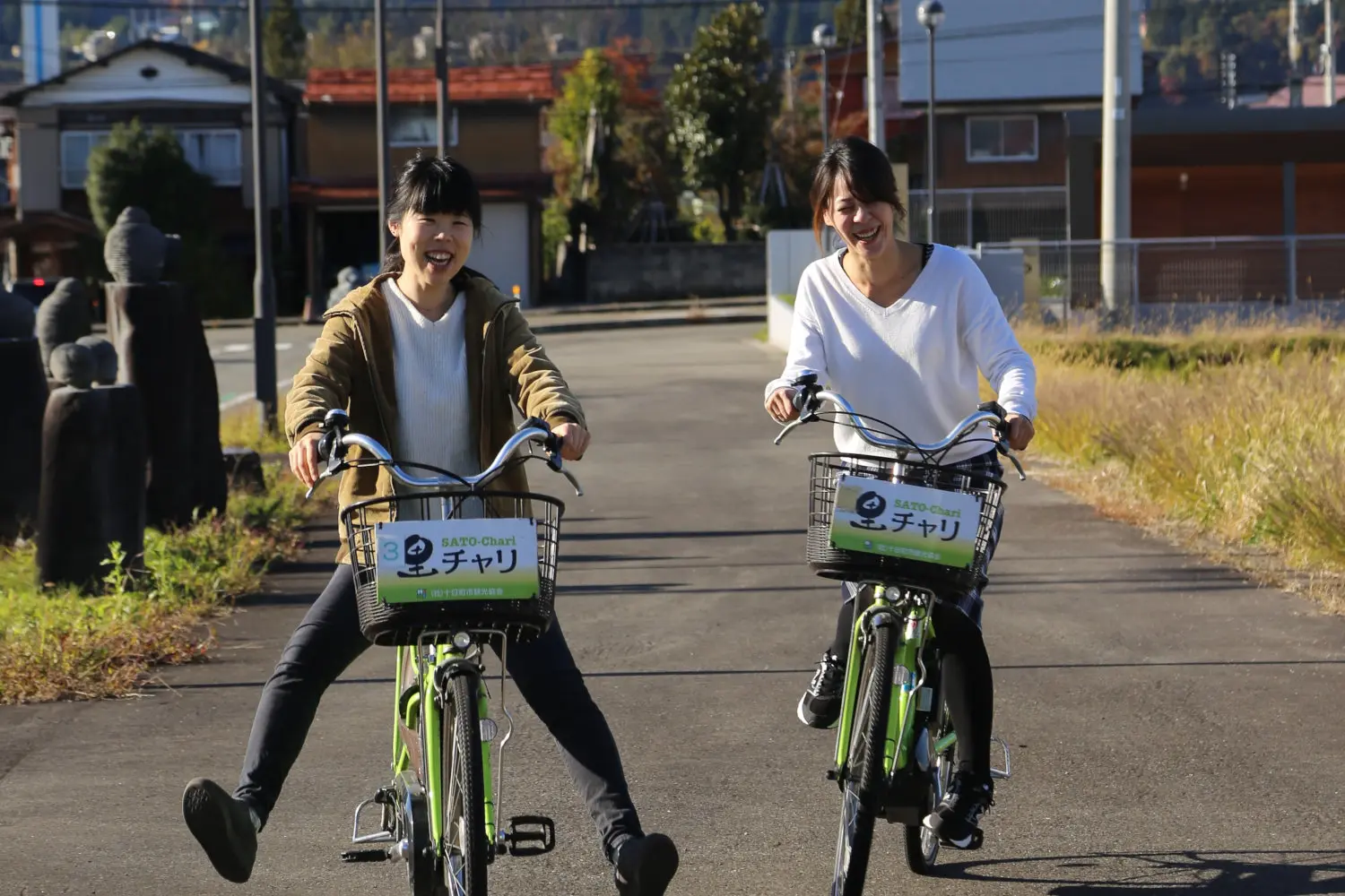 電動アシスト自転車で楽々 アートめぐり 絵本と木の実の美術館編 十日町市観光協会 電動アシスト自転車で楽々 アートめぐり 絵本と木の実の美術館編 十日町市観光協会
