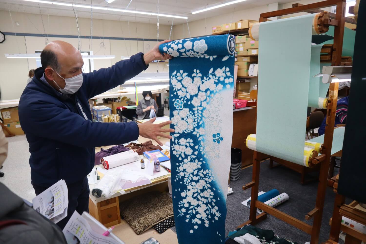 十日町市の着物メーカーで「辻が花加工見学」と「手描き友禅体験 十日町市の着物メーカーで「辻が花加工見学」と「手描き友禅体験