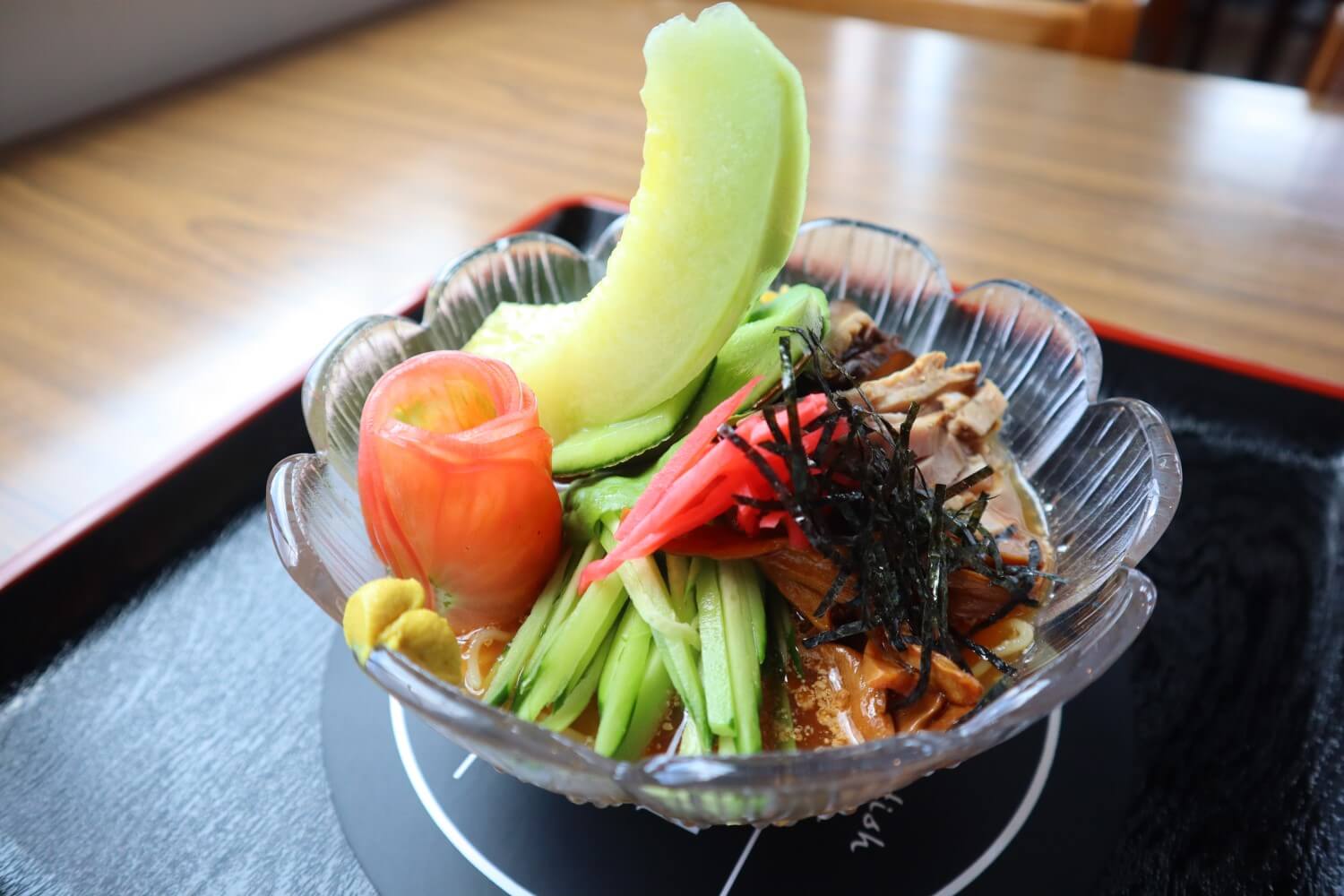 食べに来てね♪メロンがどーん 大厳寺高原の冷やし中華 | 十日町市観光協会