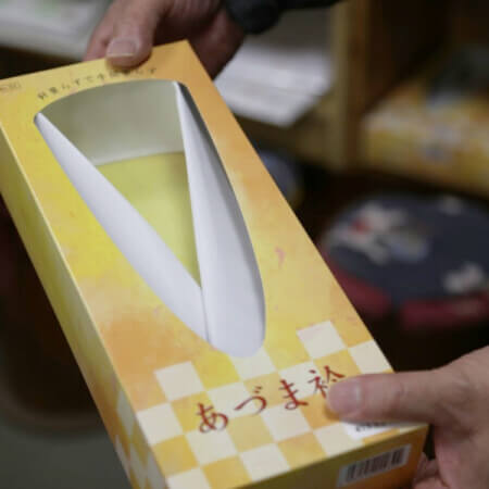 手間のかからない「襟」だけの便利なグッズも販売しています