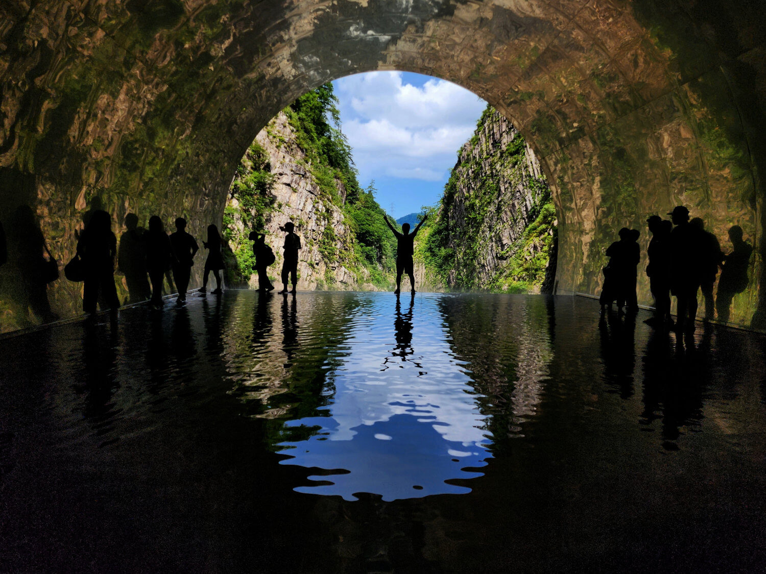 2025年お盆シーズンの清津峡の様子／事前予約制と混雑情報【完売注意