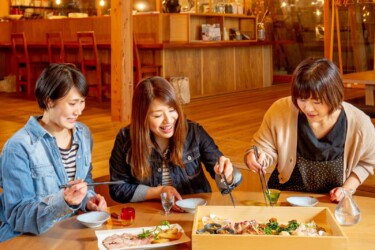 木のぬくもり溢れる「いこて」