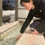 地炉の前には足湯も